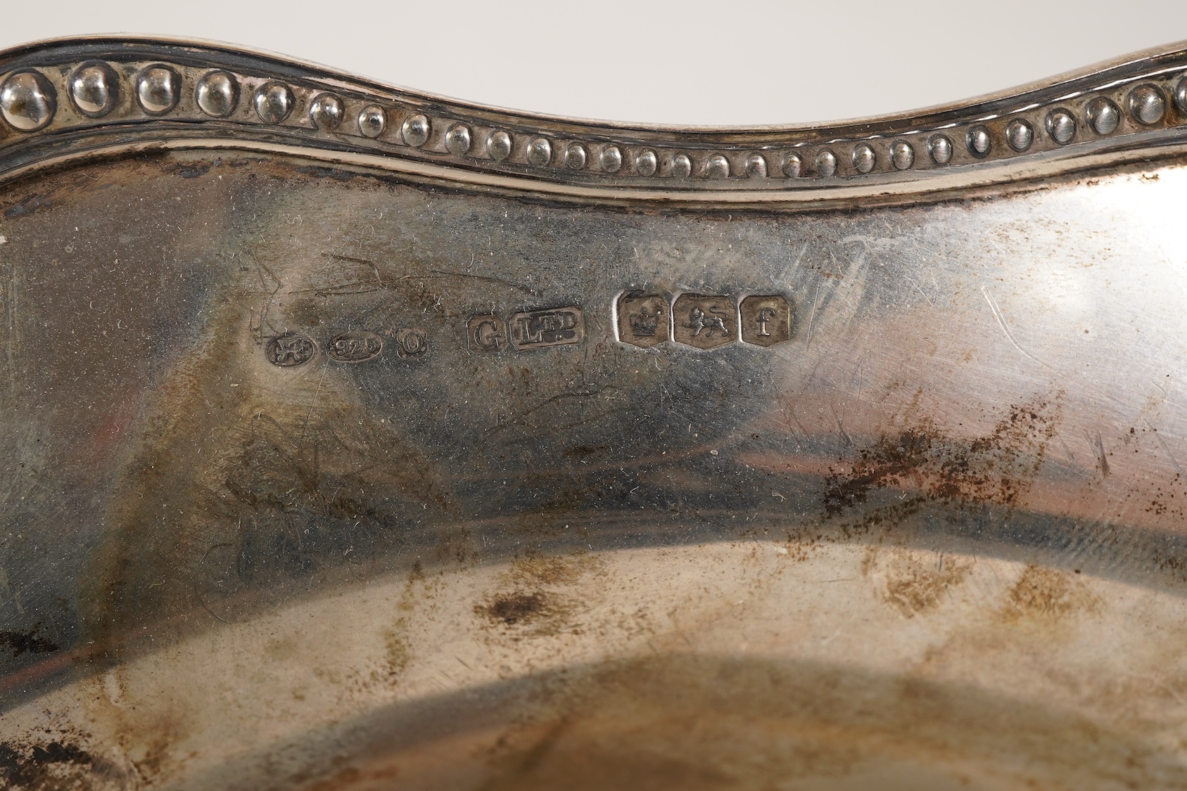 A George V silver comport, with beaded wavy border, by Gladwin Ltd